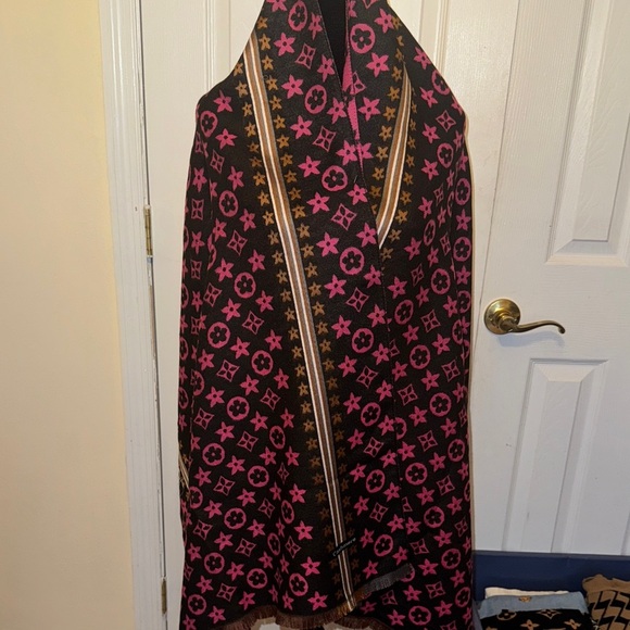 Pink Patterned Shawl - Picture 8 of 15